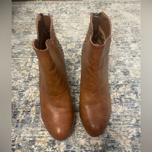 Brown studded booties - Picture 2 of 5